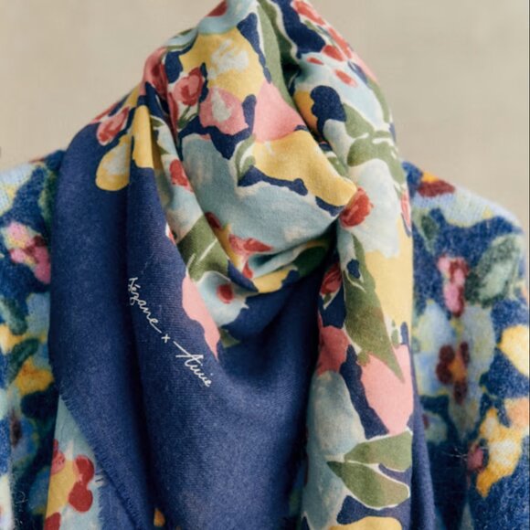 SOLD // Sézane x Aimie NWT Pio Scarf in Poetry Blue - Picture 4 of 7